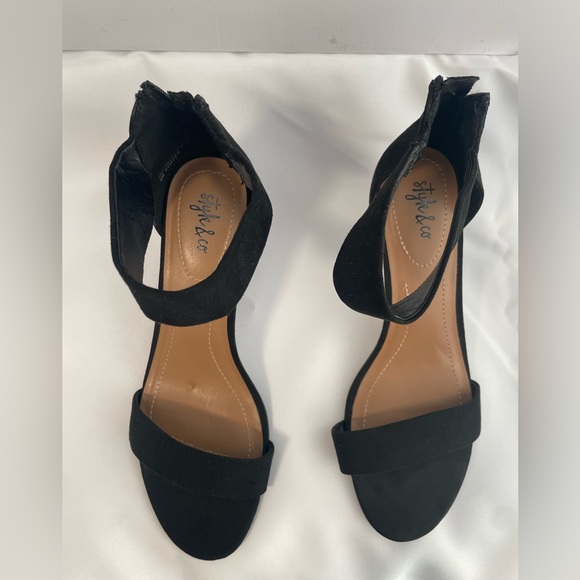 STYLE & Co Heel Sandals. Comfortable and delicate. Elegant and casual. - Picture 2 of 6